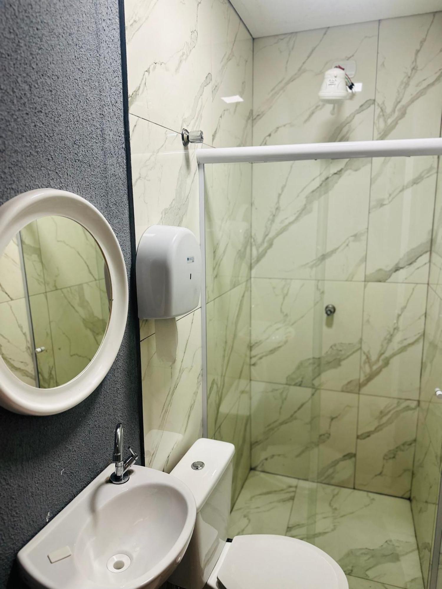 On Park Hotel E Estacionamento Traslado Γκουαρούλιος Εξωτερικό φωτογραφία