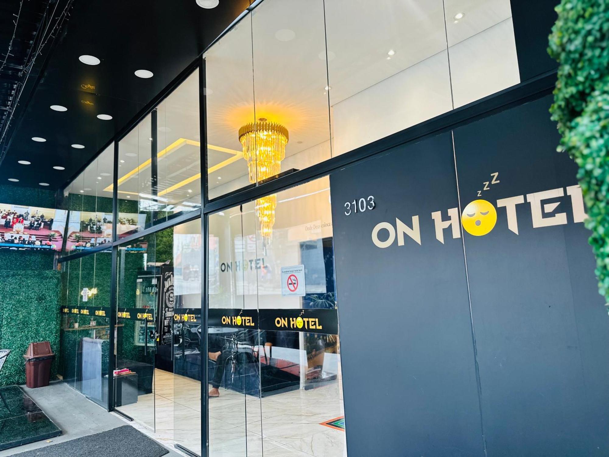 On Park Hotel E Estacionamento Traslado Γκουαρούλιος Εξωτερικό φωτογραφία